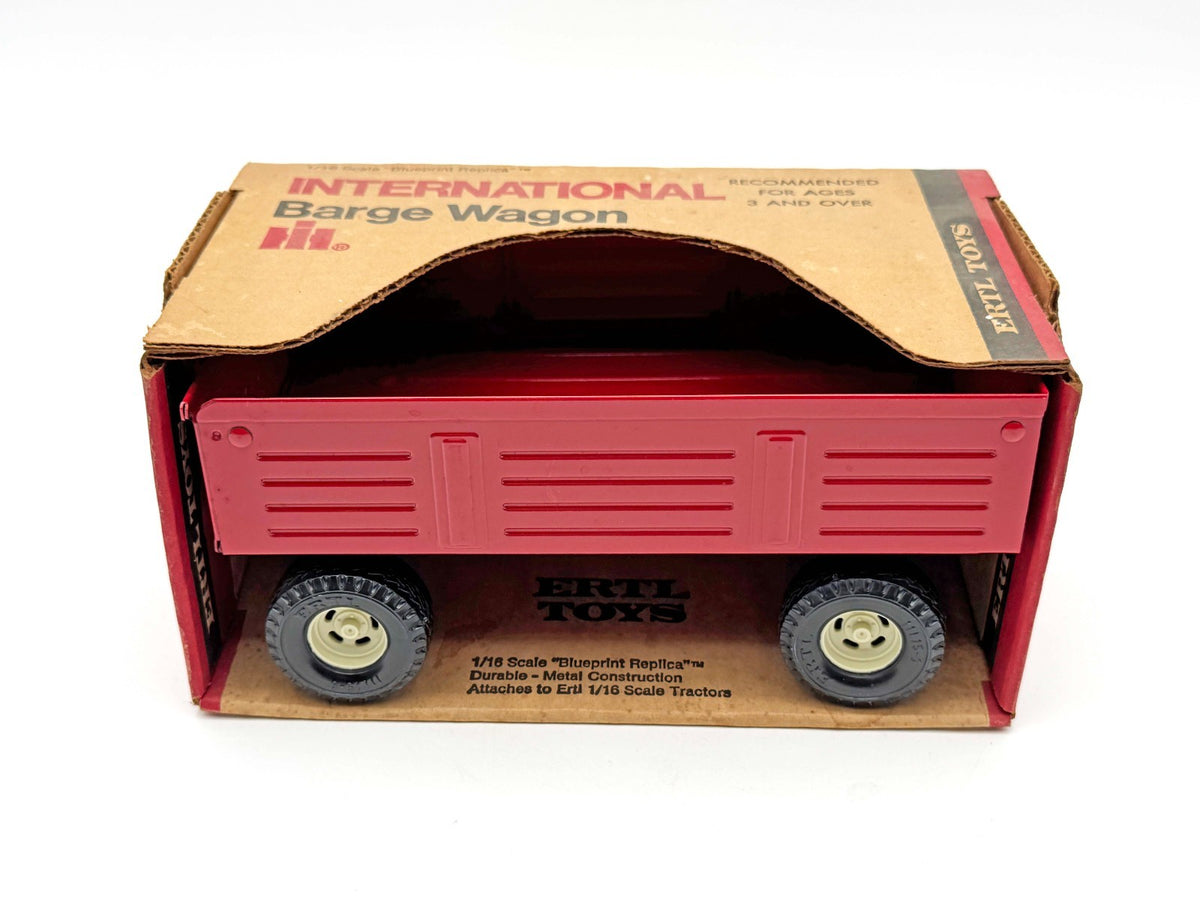 1/16 International Barge Wagon in Box