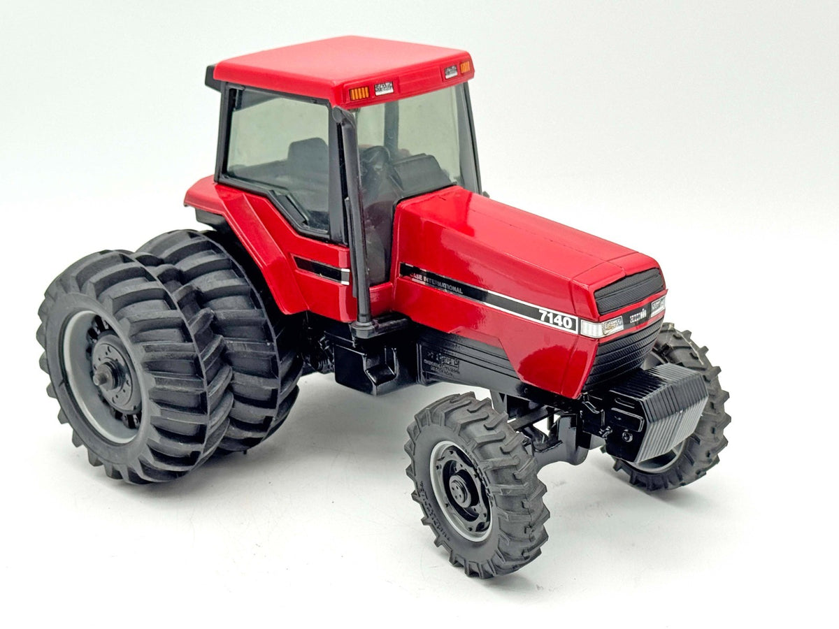 1/16 Case International 7140 Tractor W/ Rear Duals