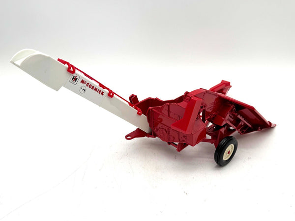 1/16 International McCormick Corn Picker