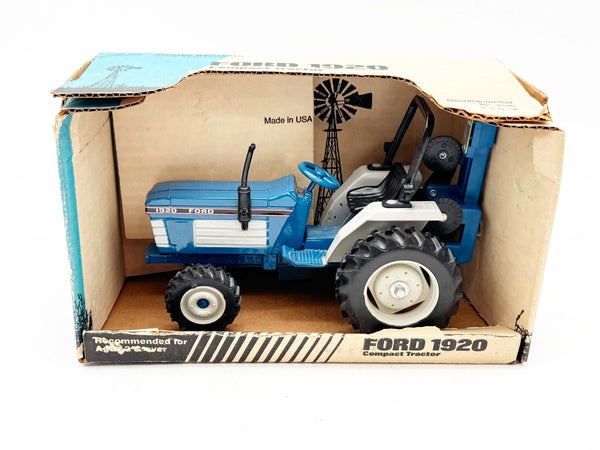 1/16 Ford 1920 Compact Tractor With Plow