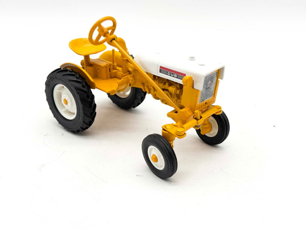 /16 International Cub Tractor