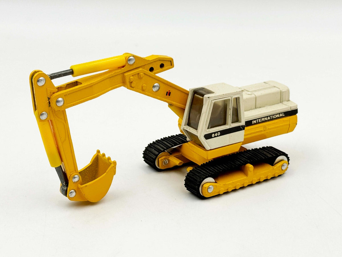 1/64 International Harvester 640 Tracked Excavator