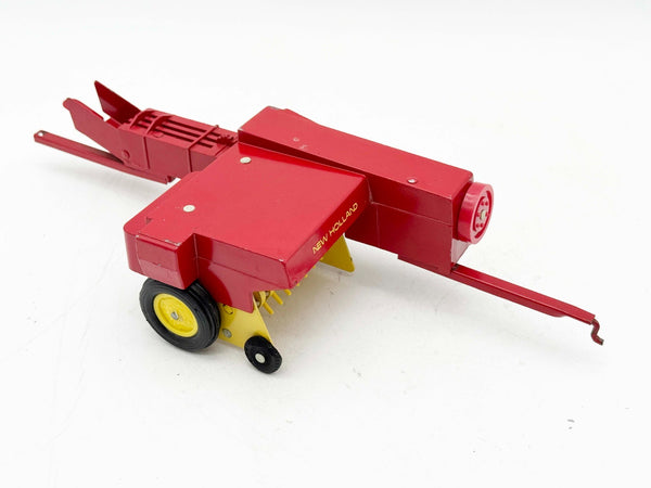 1/16 New Holland Square Baler Ertl 1970s