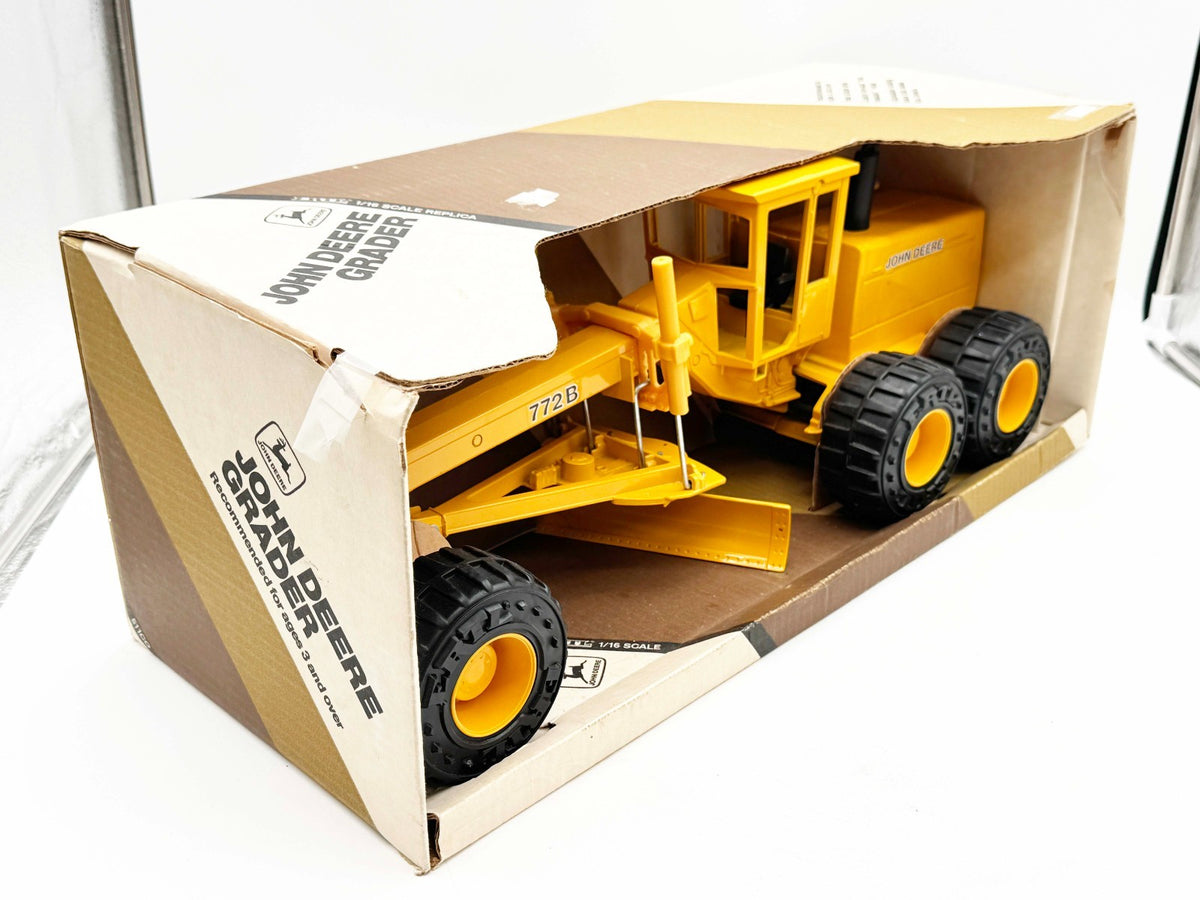 1/16 John Deere 772B Road Grader