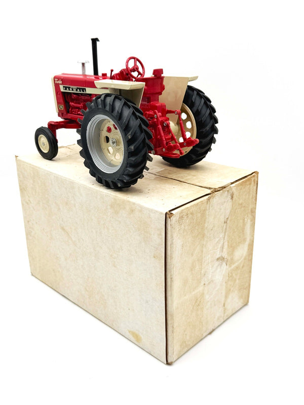 1/16 International Harvester Farmall 1206 Wide Front Tractor, Ontario Show