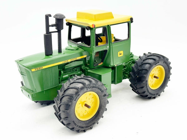 1/16 John Deere 7520 4WD w/ Singles Custom by Precision Engineering