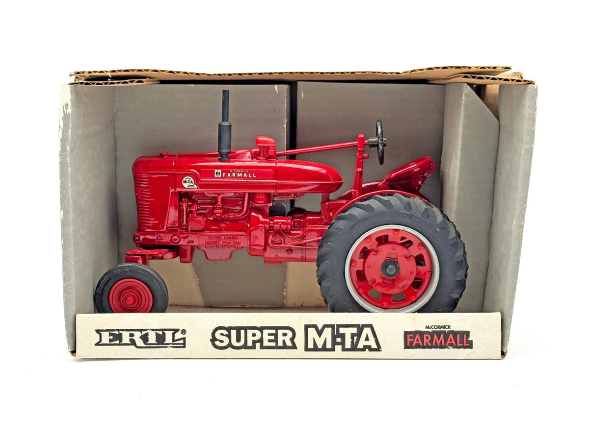 1/16 International Harvester Farmall Super MTA Tractor With Wide Front