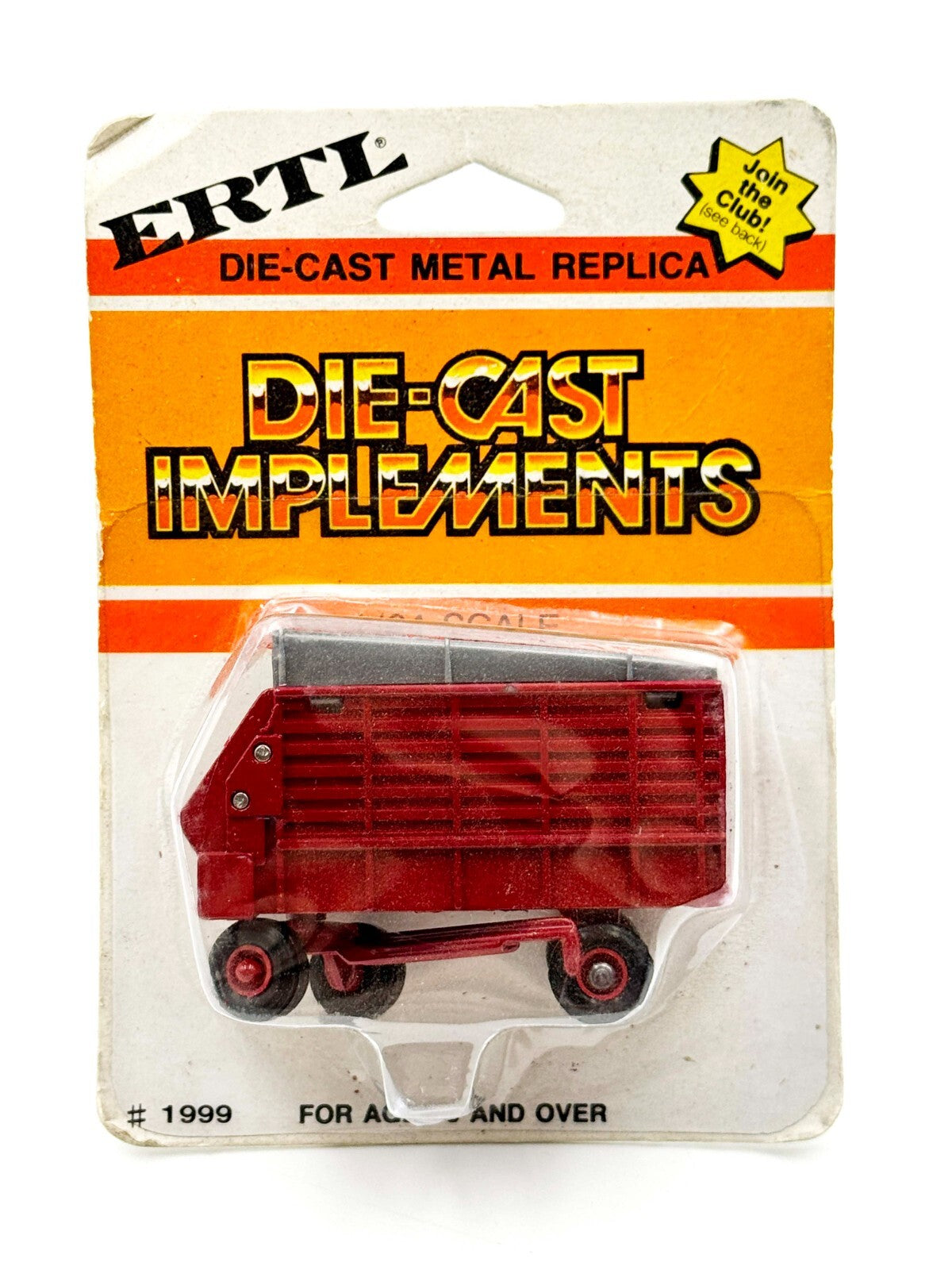 1/64 International Harvester Forage Wagon With Red Rims