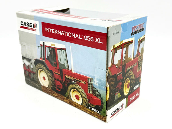 1/32 International Harvester 956XL FWA Tractor Prestige Collection
