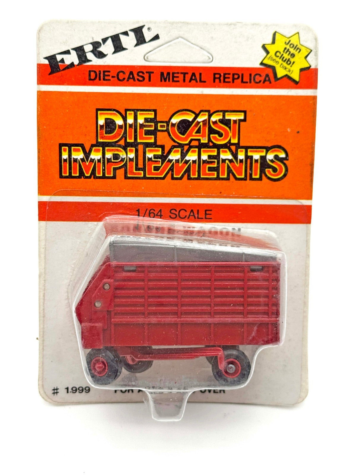 1/64 International Harvester Forage Wagon With Red Rims