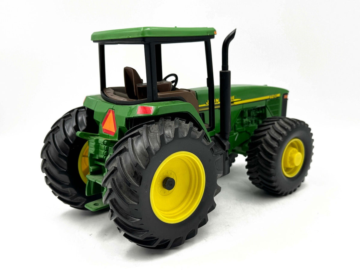 1/16 John Deere 8210 Tractor with Front Wheel Assist Wide Tires