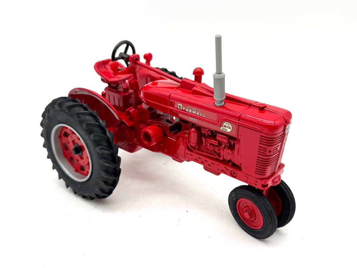 1/16 Farmall Super M-TA Tractor W/ Narrow Front