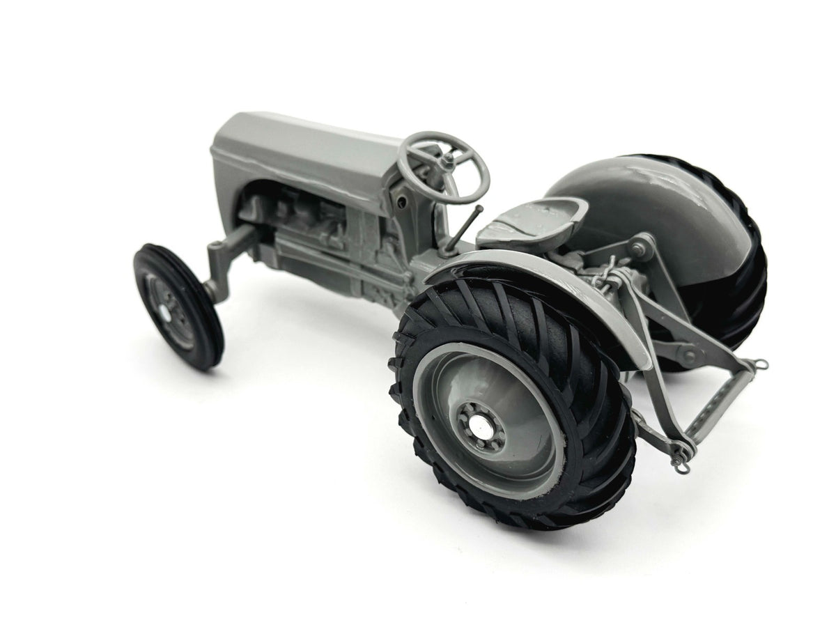 1/16 Custom Ferguson Utility Tractor