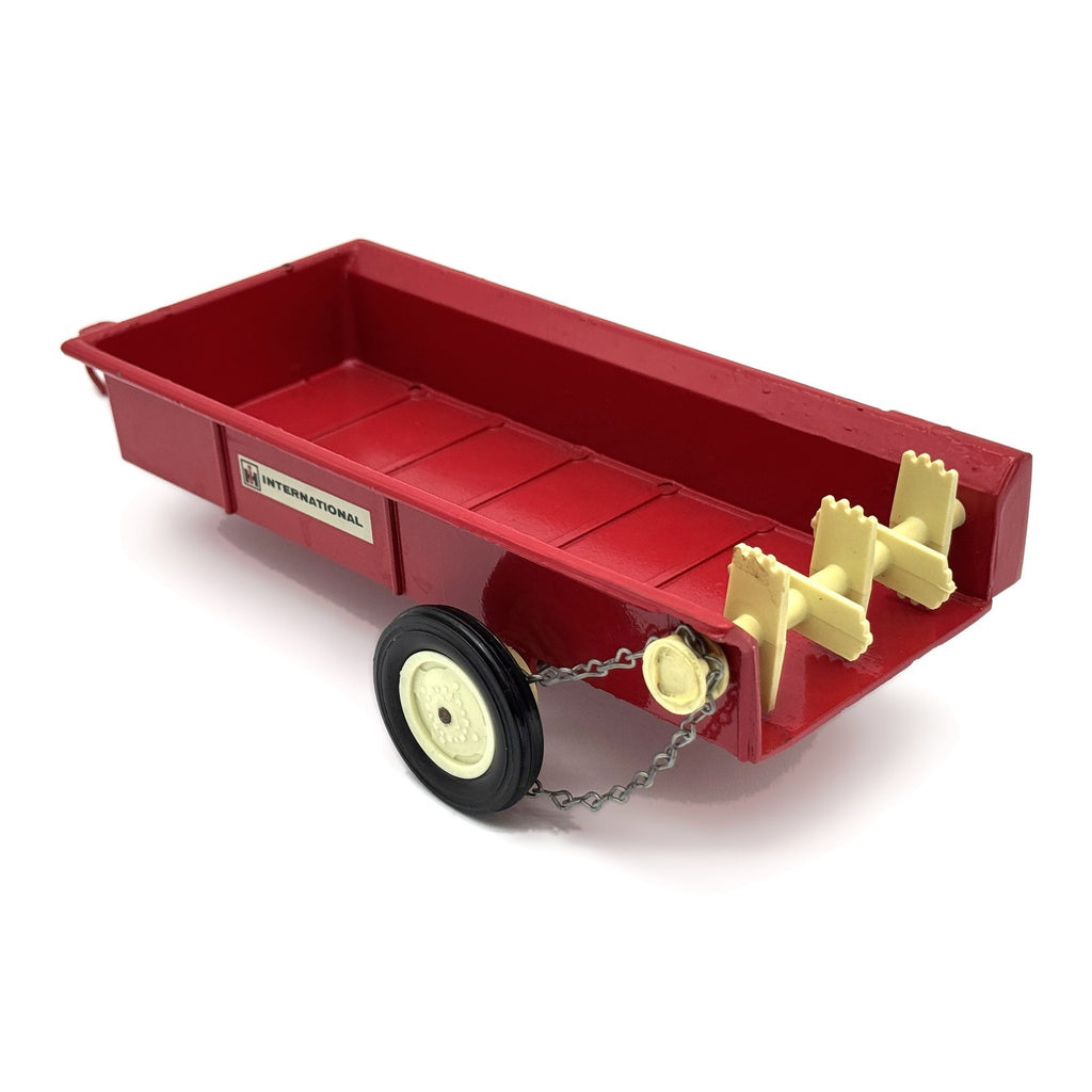 1/16 International Manure Spreader