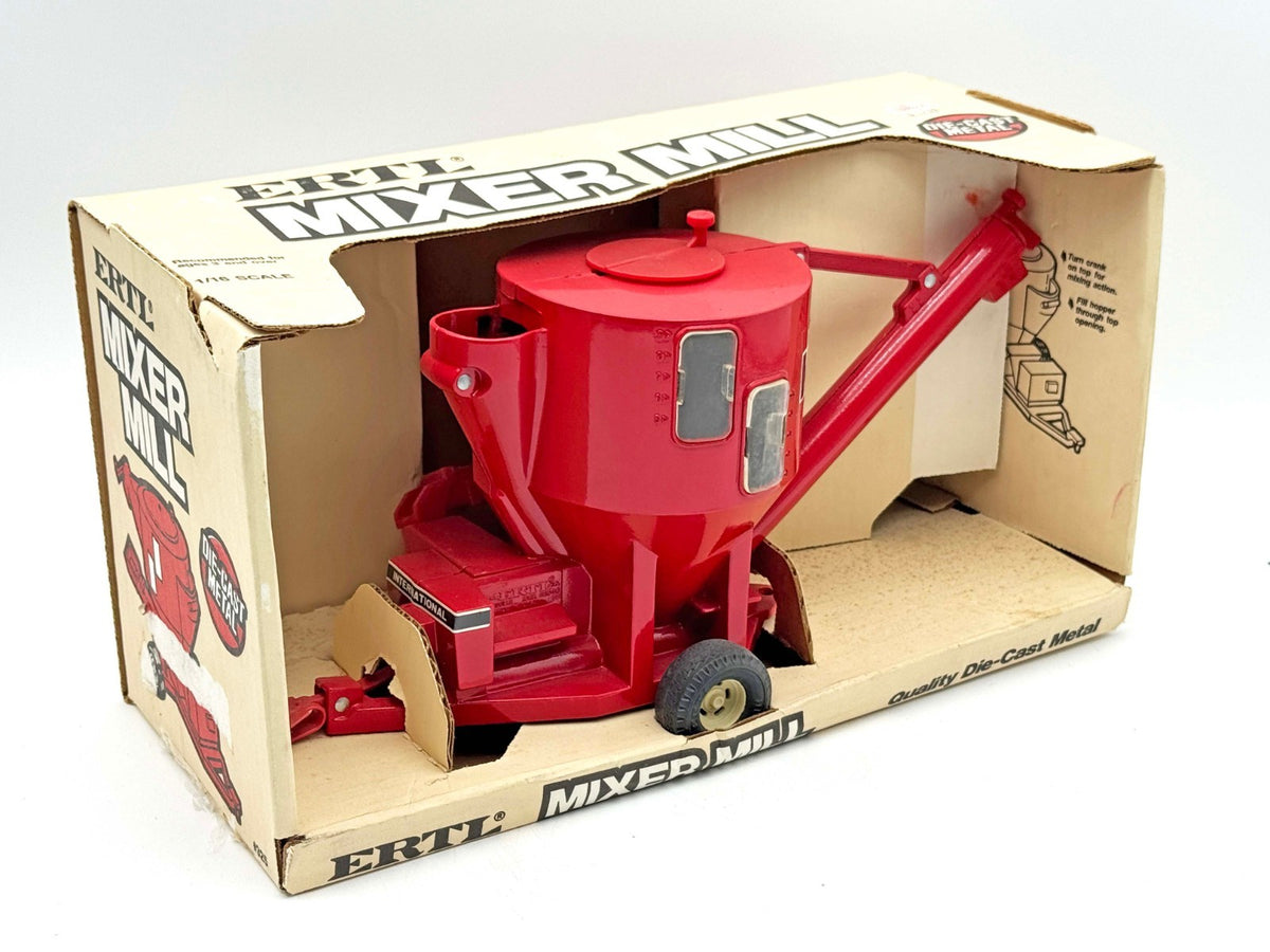 1/16 International Harvester Grinder Mixer Mill