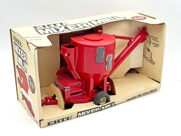 1/16 International Harvester Grinder Mixer Mill