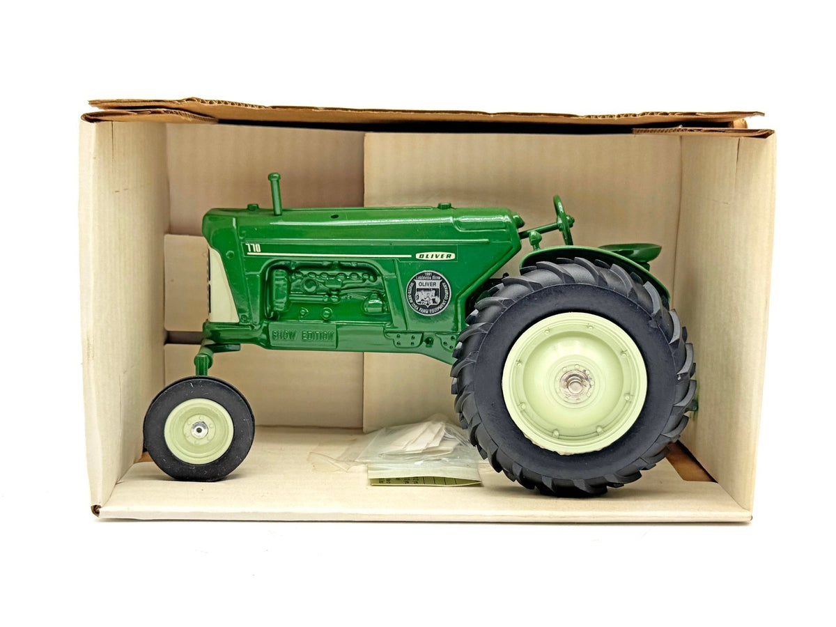 1/16 Oliver 770 Wide Front Show Model