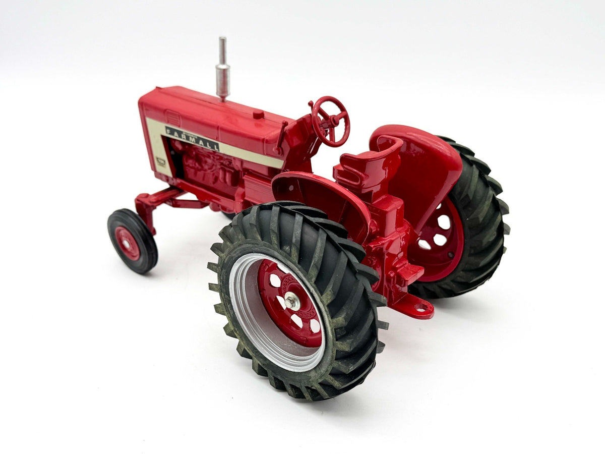1/16 International Harvester Farmall 706 Diesel Tractor