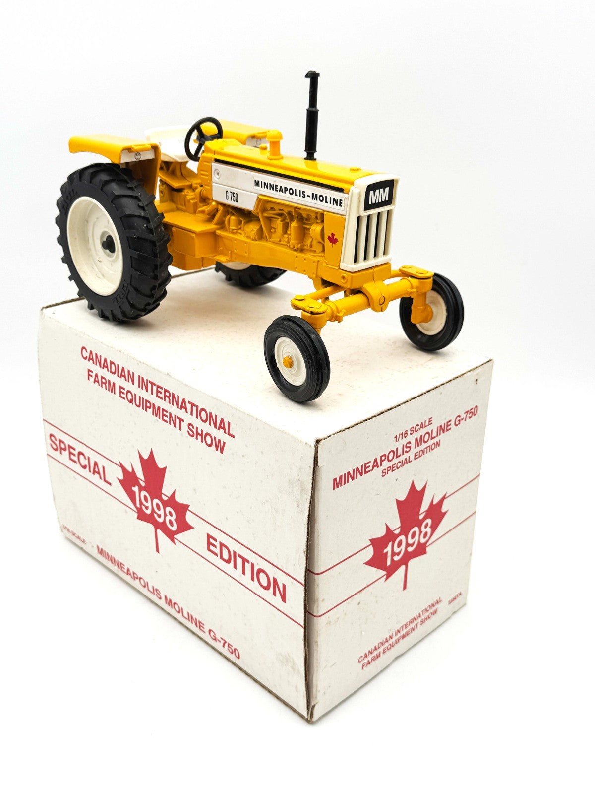 1/16 Minneapolis Moline G-750 Tractor With Wide Front, 1998 Canadian Farm Show