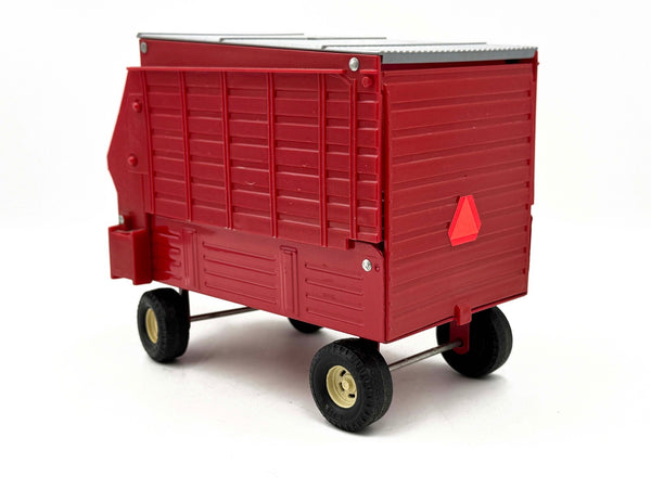 1/16 Case IH Red Forage Wagon