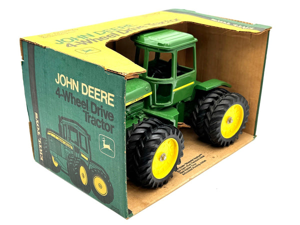1/16 John Deere 8640 4WD Tactor in Yellow Top Box