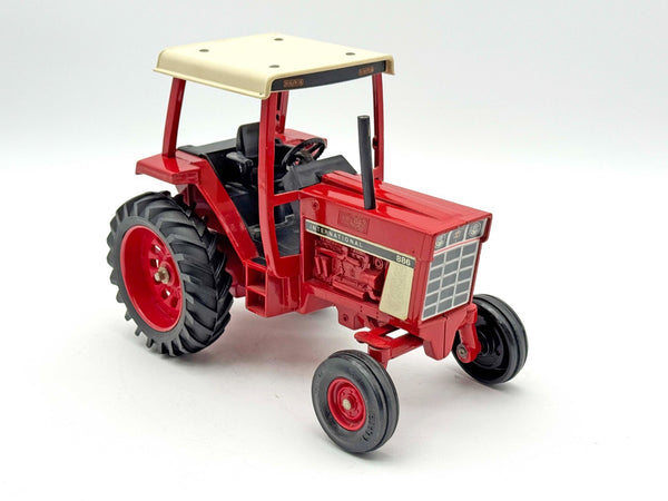 1/16 International 886 Tractor With 4 Post Rops