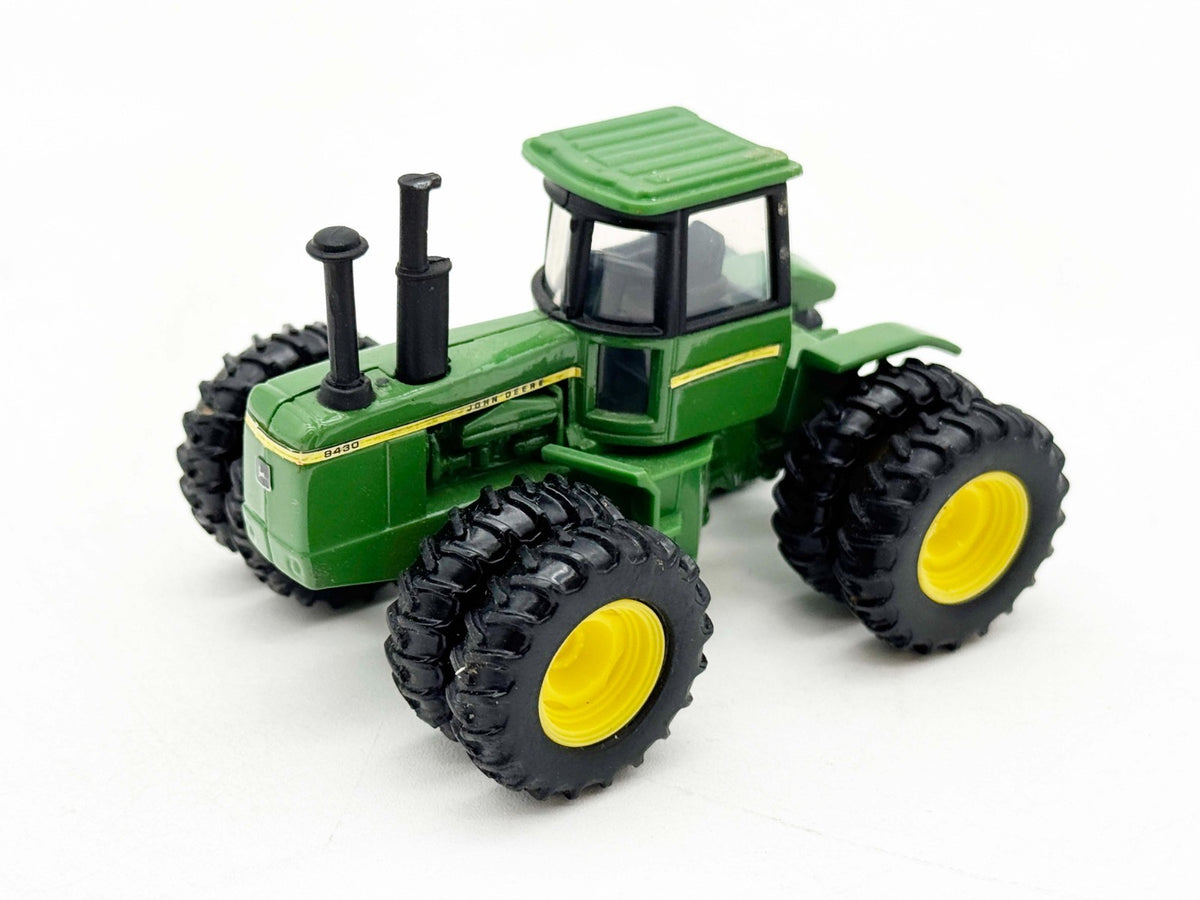 1/64 John Deere 8430 4Wd Tractor With Duals