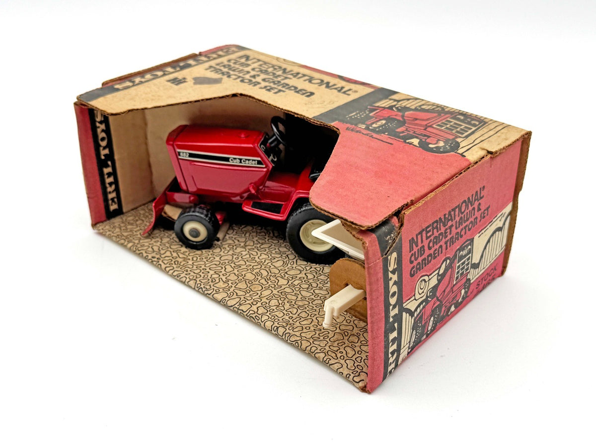 1/16 IH Cub Cadet 682 w/ Blade and Cart in Box