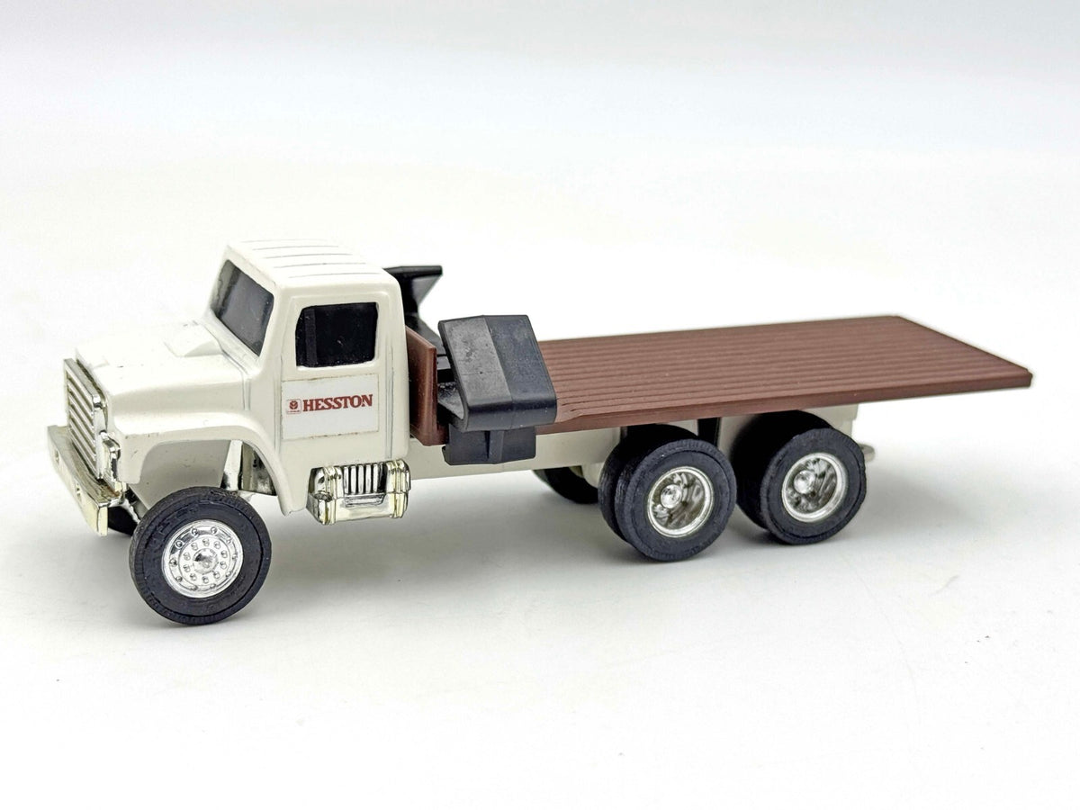 1/64 Hesston Flatbed Truck