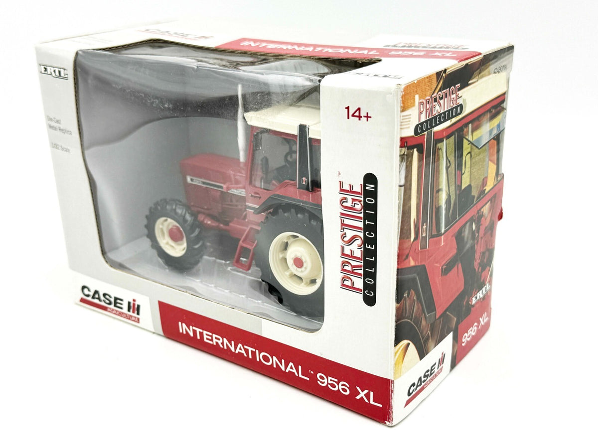 1/32 International Harvester 956XL FWA Tractor Prestige Collection