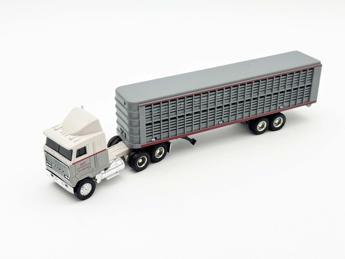1/64 Might Movers Mack Coe Semi W/ Livestock Trailer