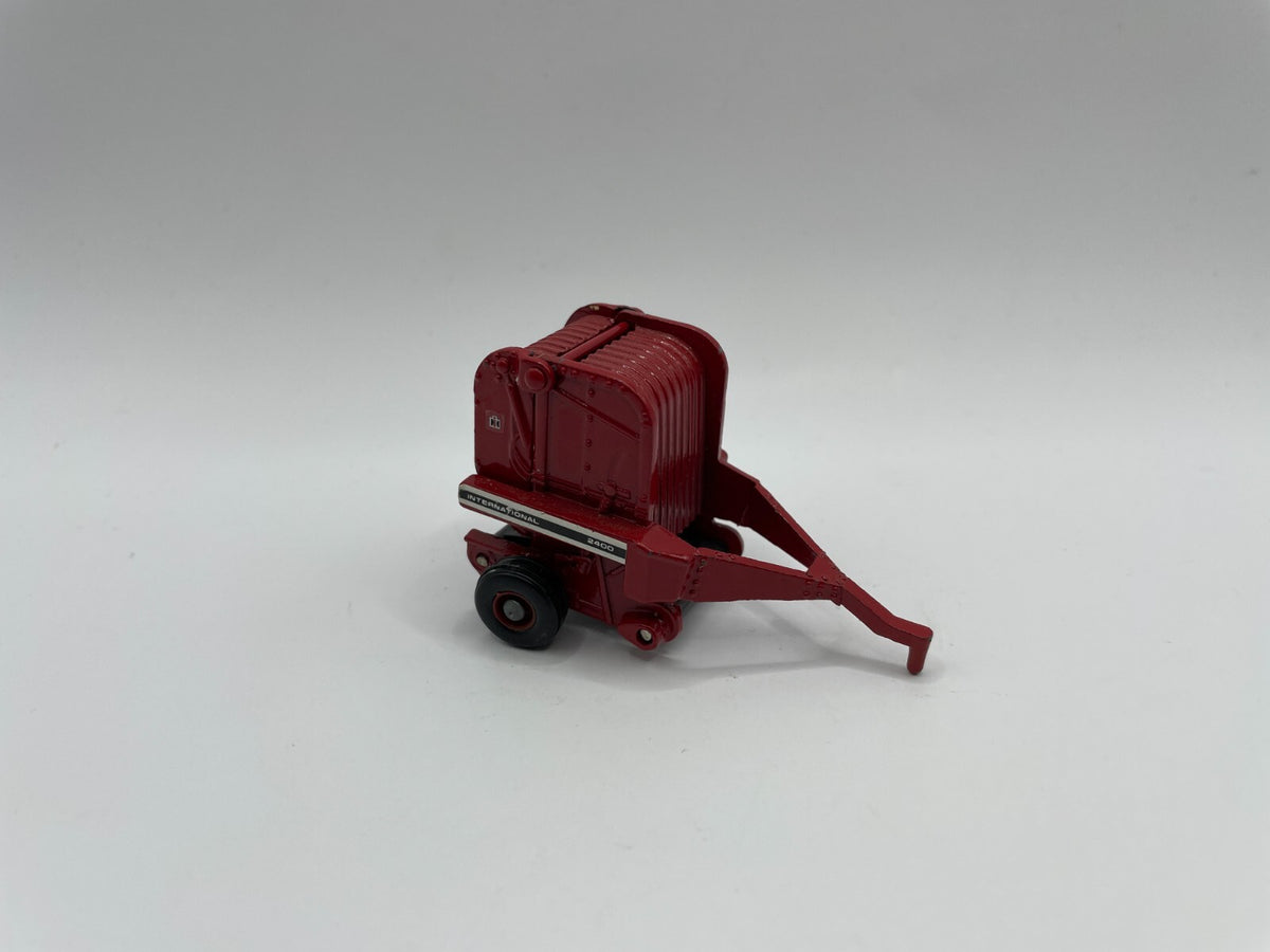 1/64 International Round Baler