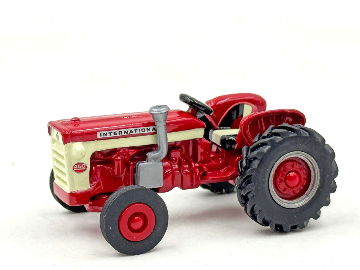 1/64 International Harvester Farmall 460 Utility