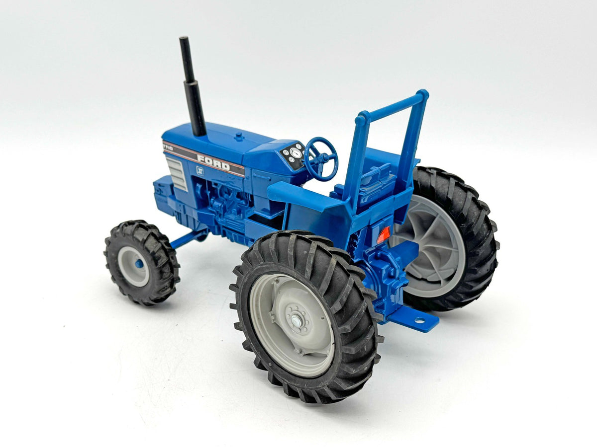 1/16 Ford 7710 Tractor w/ FWA