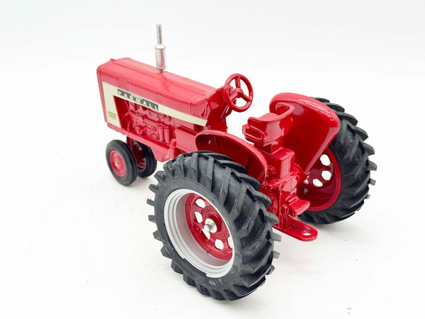 1/16 International Harvester Farmall 806 Narrow Front Tractor