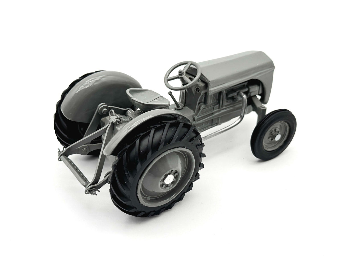 1/16 Custom Ferguson Utility Tractor