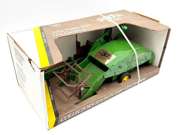 1/16 John Deere 1940 12A Pull Type Combine