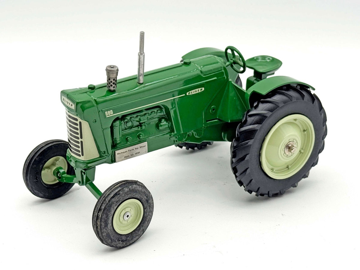 1/16 Oliver 880 Standard Tractor Michigan Farm Toy Show