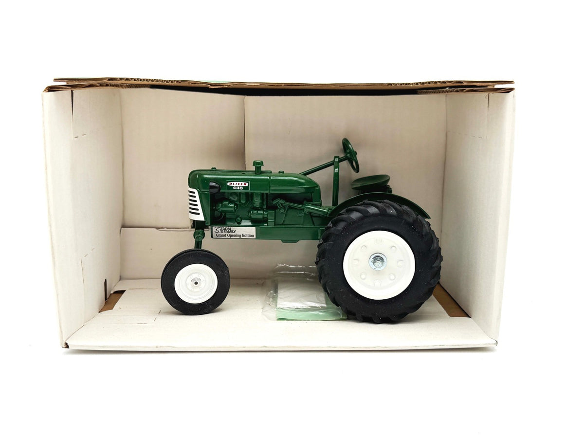 1/16 Oliver 440 Tractor