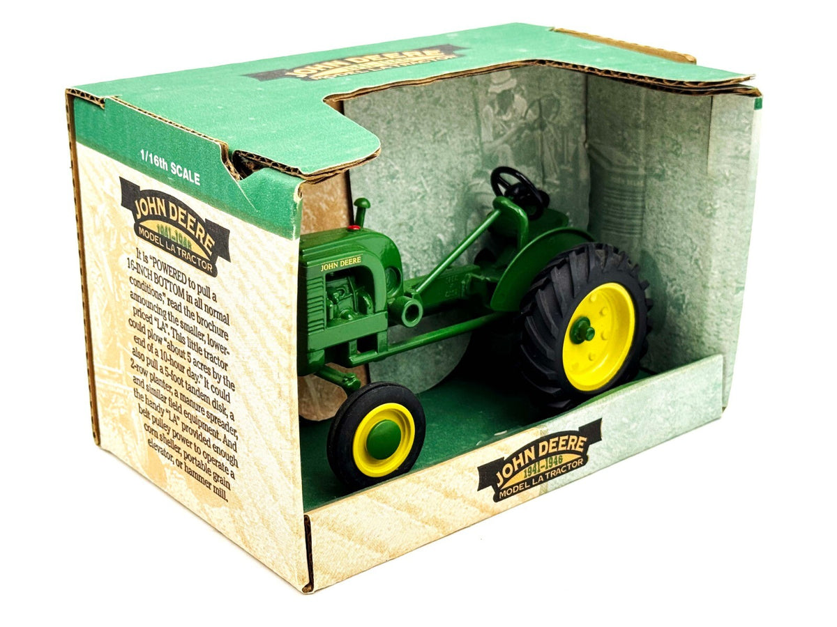 1/16 John Deere Model LA Tractor