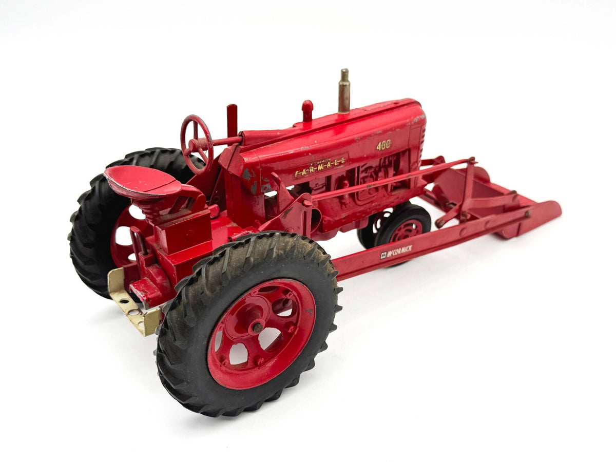 1/16 Farmall 400 w/ Loader Eska