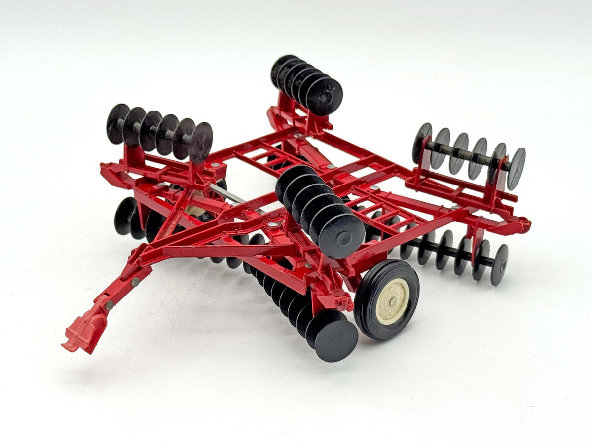 1/16 International Tandem Wing Disc Harrow