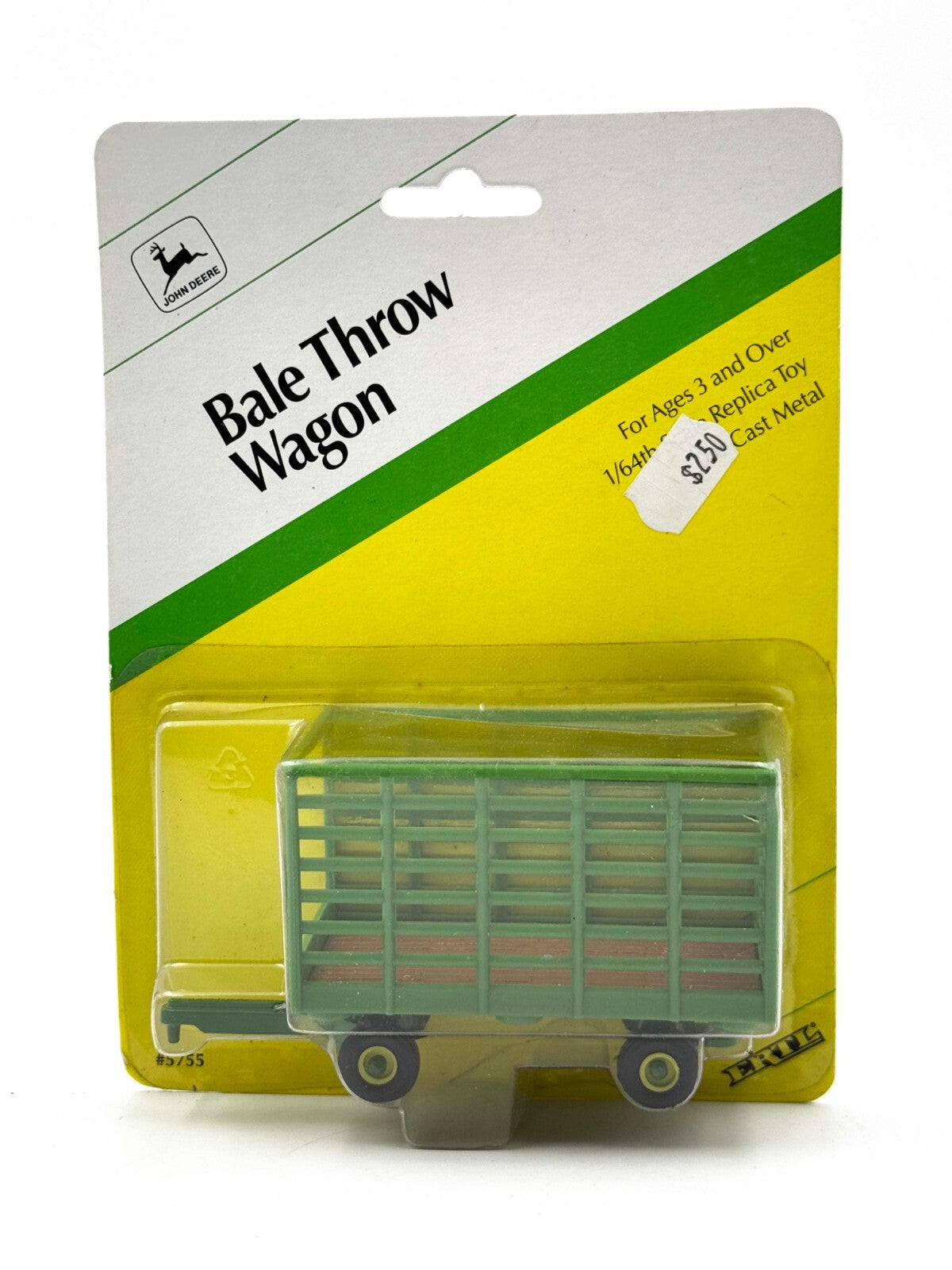 1/64 John Deere Bale Throw Wagon