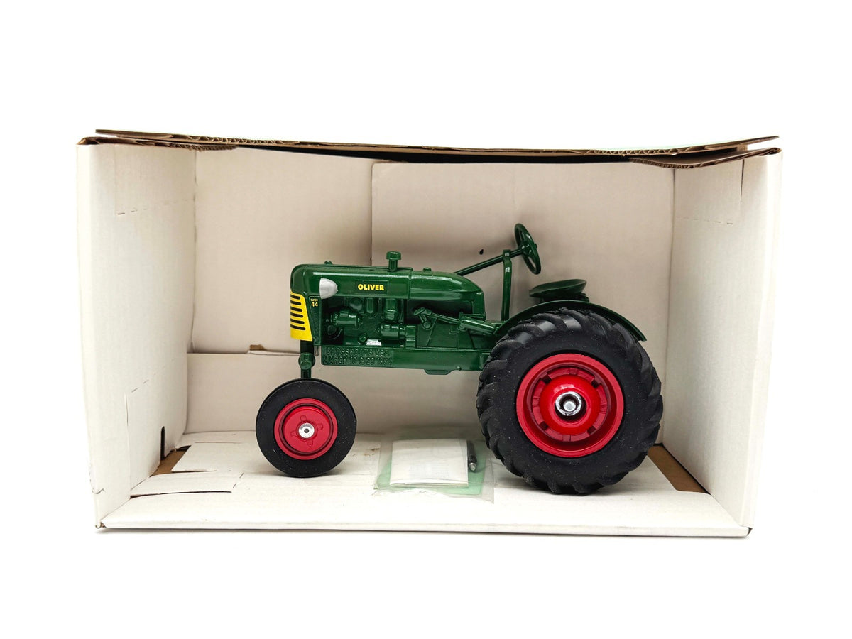 1/16 Oliver 44 Tractor