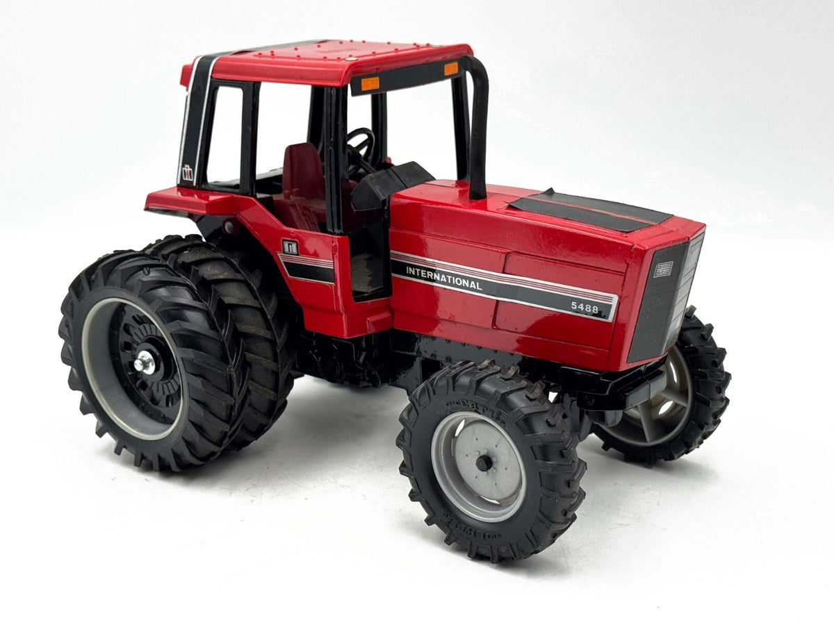 1/16 International Harvester 5488 Tractor W/ Front Wheel Assist & Duals