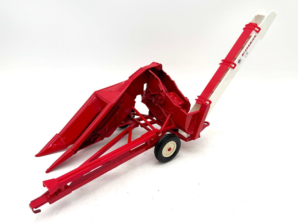 1/16 International McCormick Corn Picker