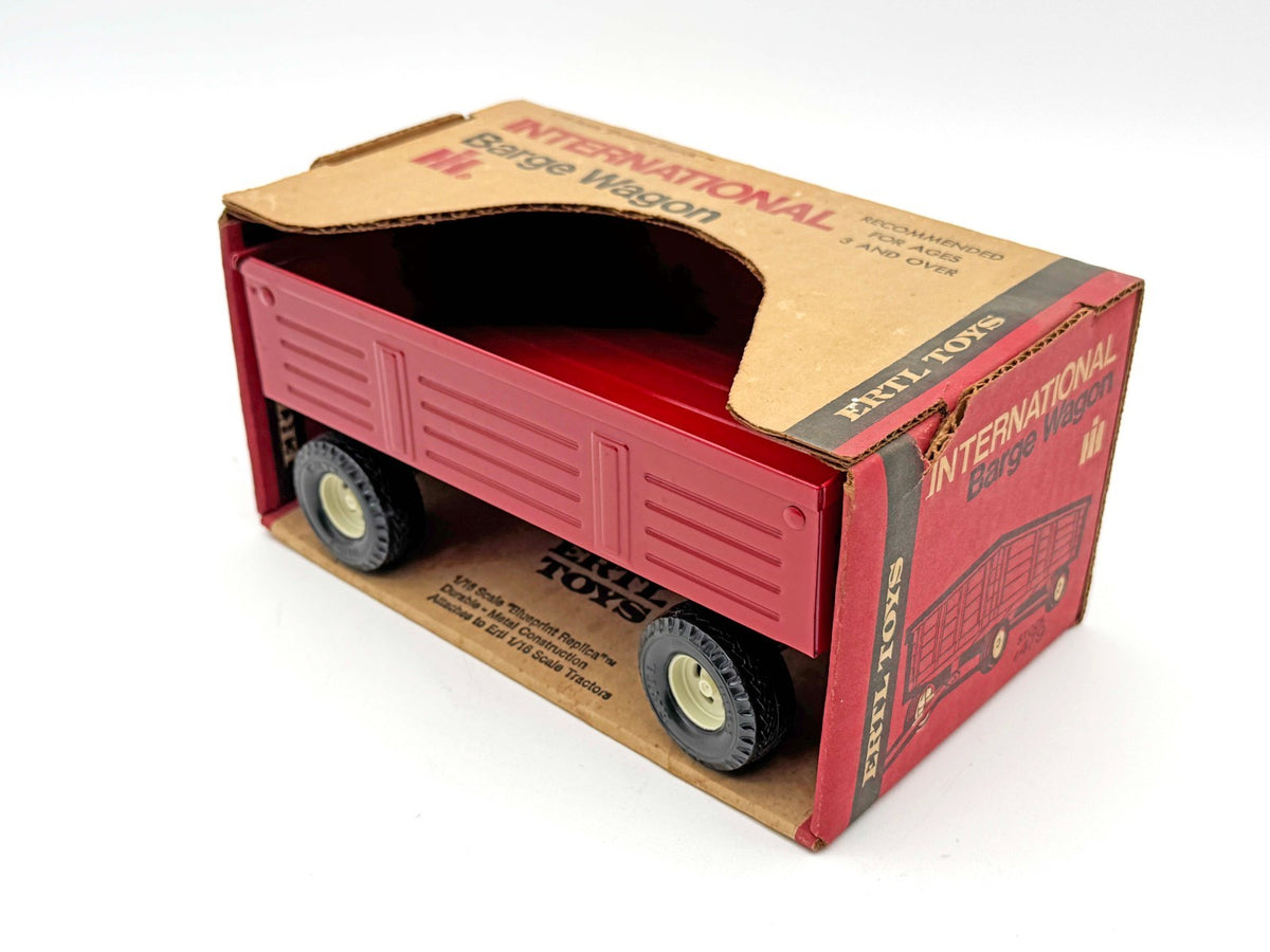 1/16 International Barge Wagon in Box