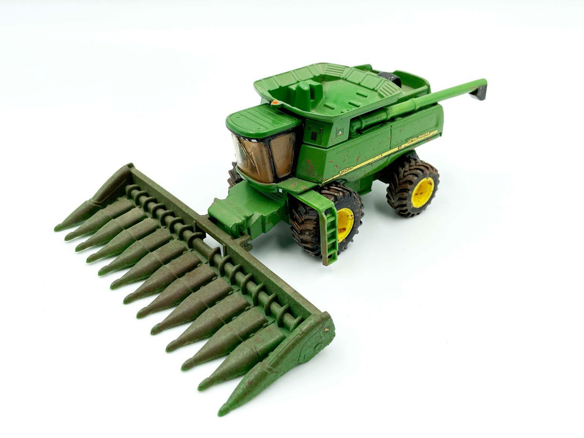 1/64 Custom Muddy John Deere 9750 STS Combine w/ Corn Head