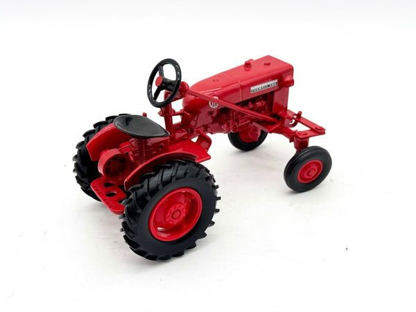 1/16 Farmall Cub