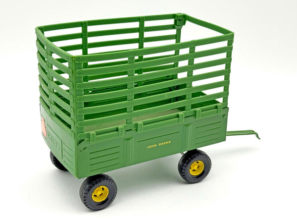 1/16 John Deere Bale Throw Wagon